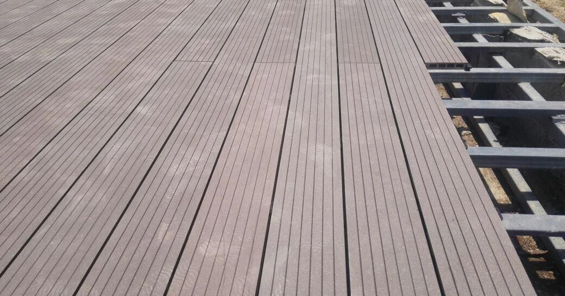 آیا به زیرسازی خاص برای نصب چوب پلاست روی روف گاردن نیاز داریم؟ آیا به زیرسازی خاص برای نصب چوب پلاست روی روف گاردن نیاز داریم؟