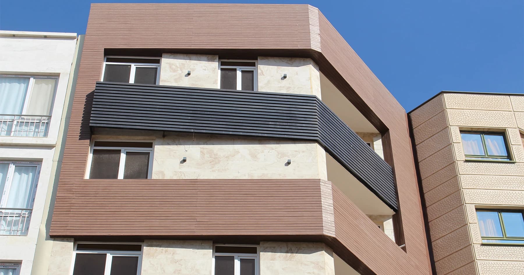 ایده هایی برای نمای ساختمان مدرن با چوب پلاست ایده هایی برای نمای ساختمان مدرن با چوب پلاست