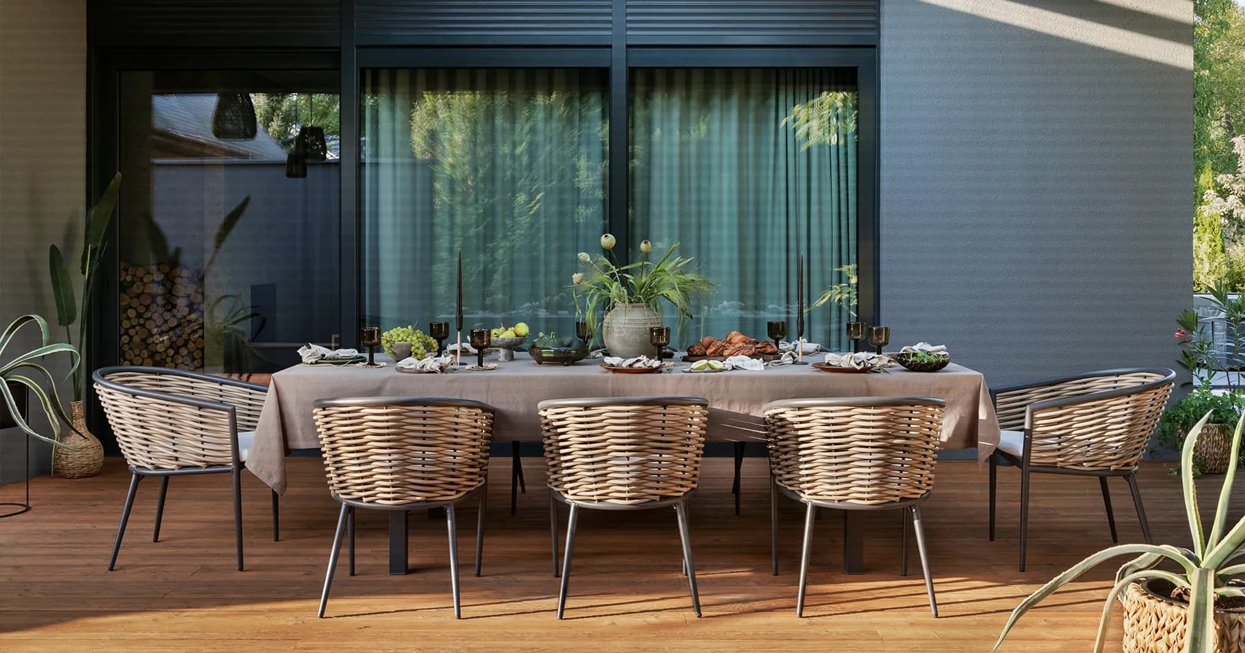 بازسازی محوطه ویلا با چوب پلاست